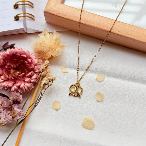 Gold_Infinity_Look_Anti_Tarnish_Heart_Locket